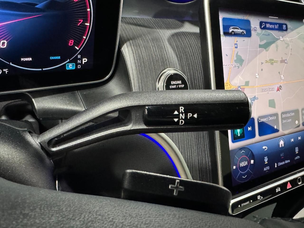 Mercedes-Benz GLC Vehicle Full-screen Gallery Image 34