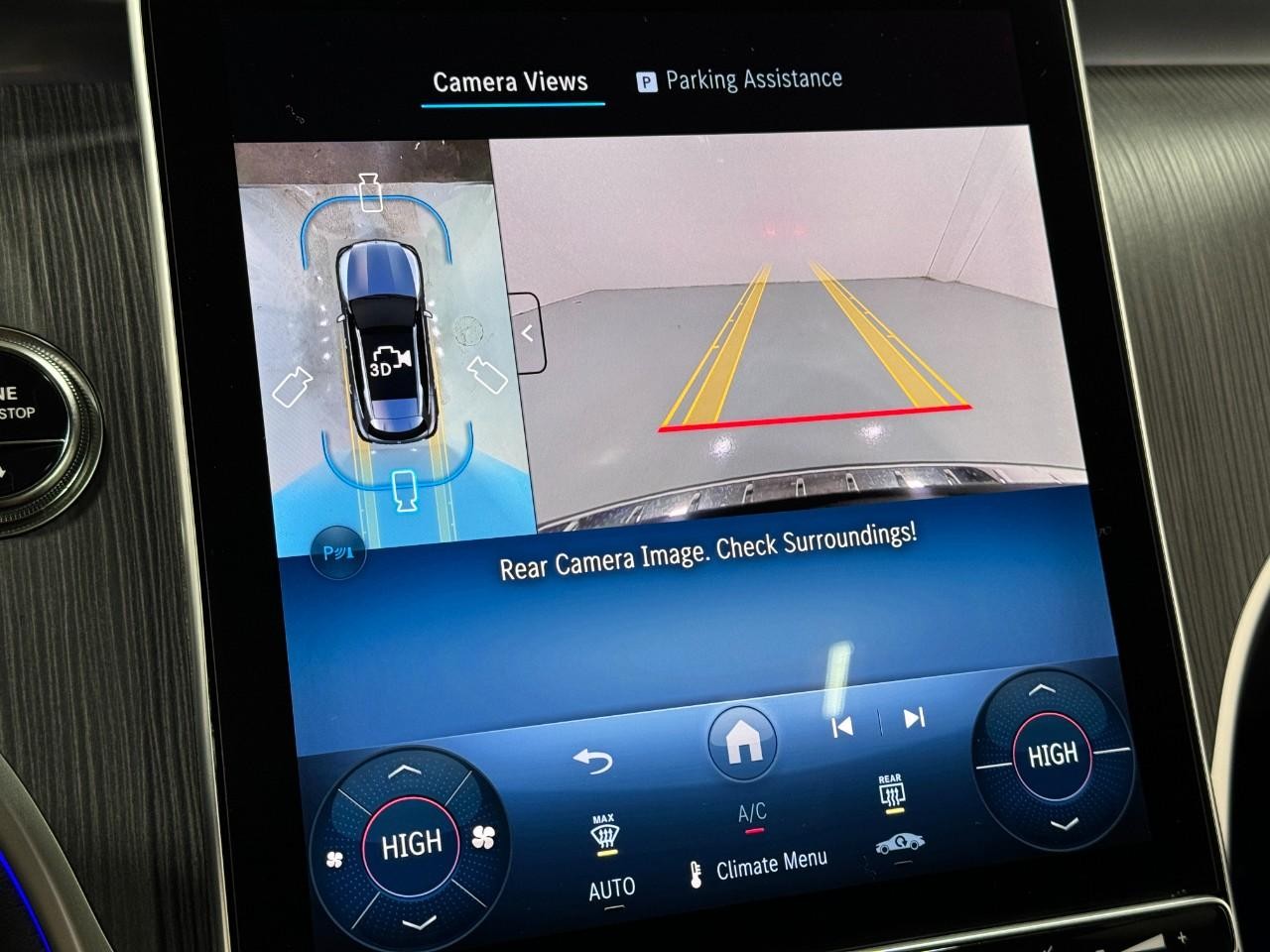 Mercedes-Benz GLC Vehicle Full-screen Gallery Image 35