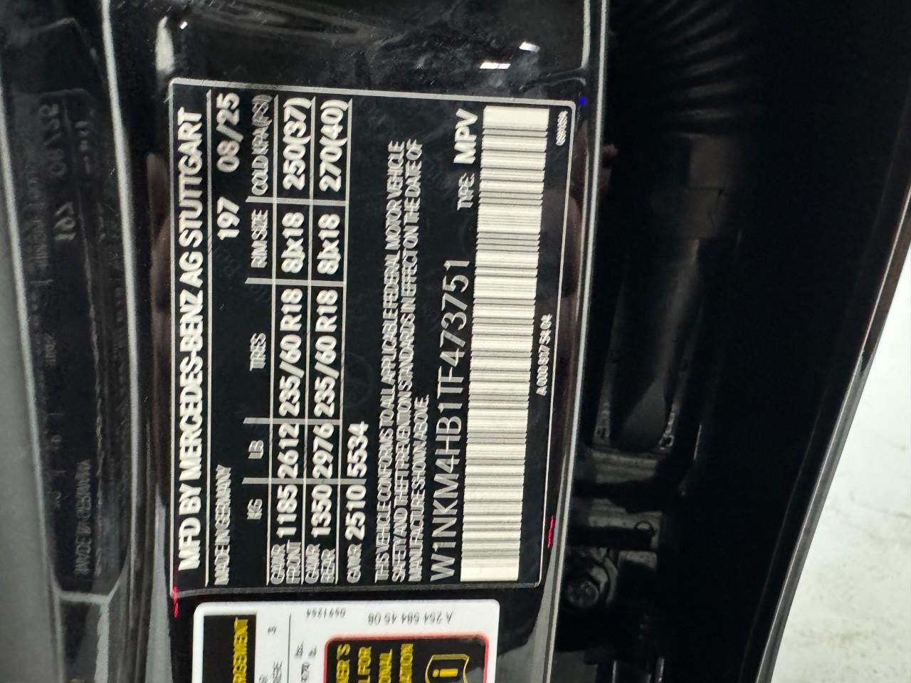 Mercedes-Benz GLC Vehicle Full-screen Gallery Image 36