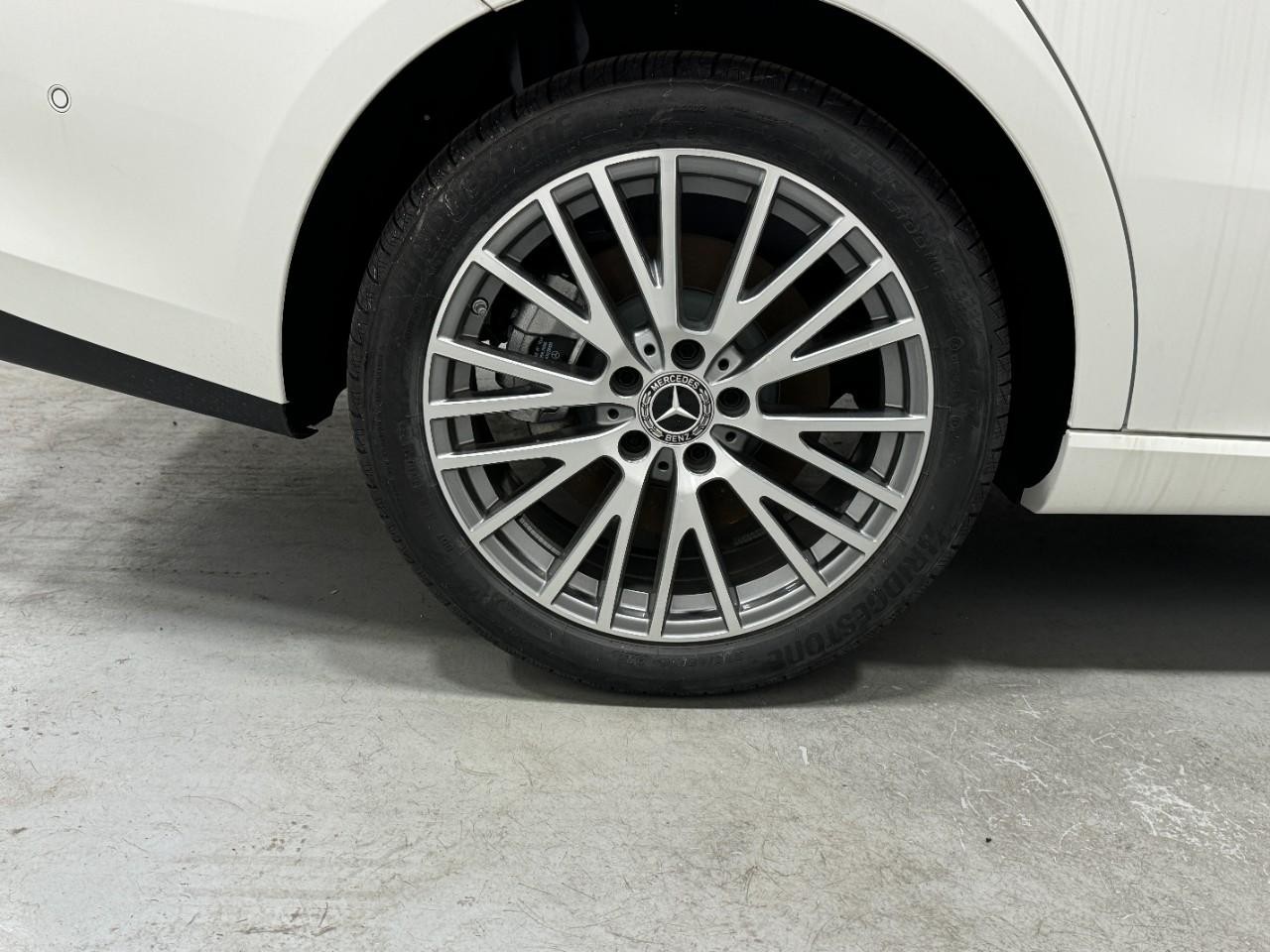 Mercedes-Benz CLA Vehicle Full-screen Gallery Image 5