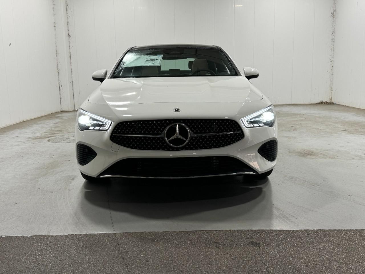 Mercedes-Benz CLA Vehicle Full-screen Gallery Image 7