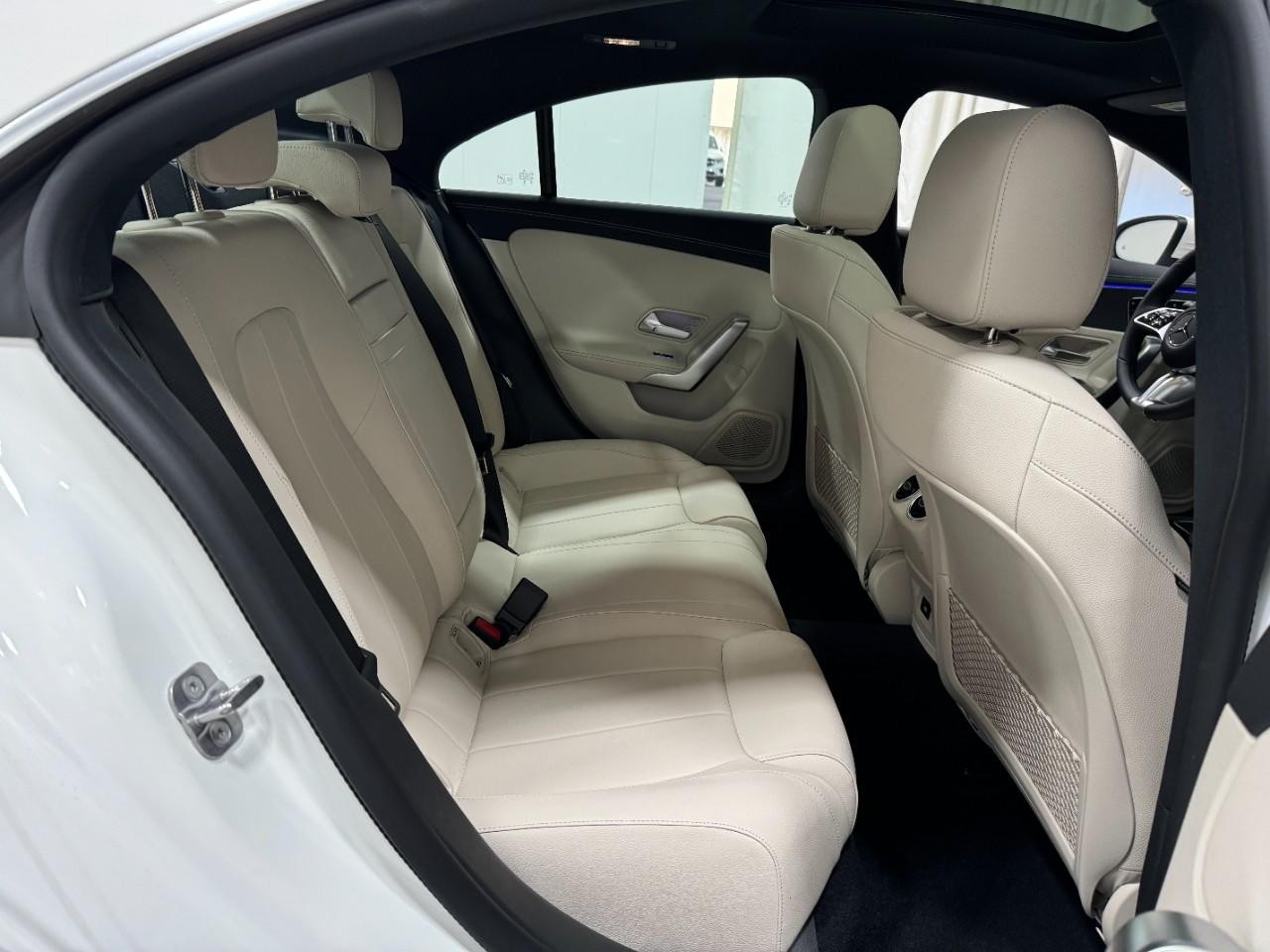 Mercedes-Benz CLA Vehicle Full-screen Gallery Image 10