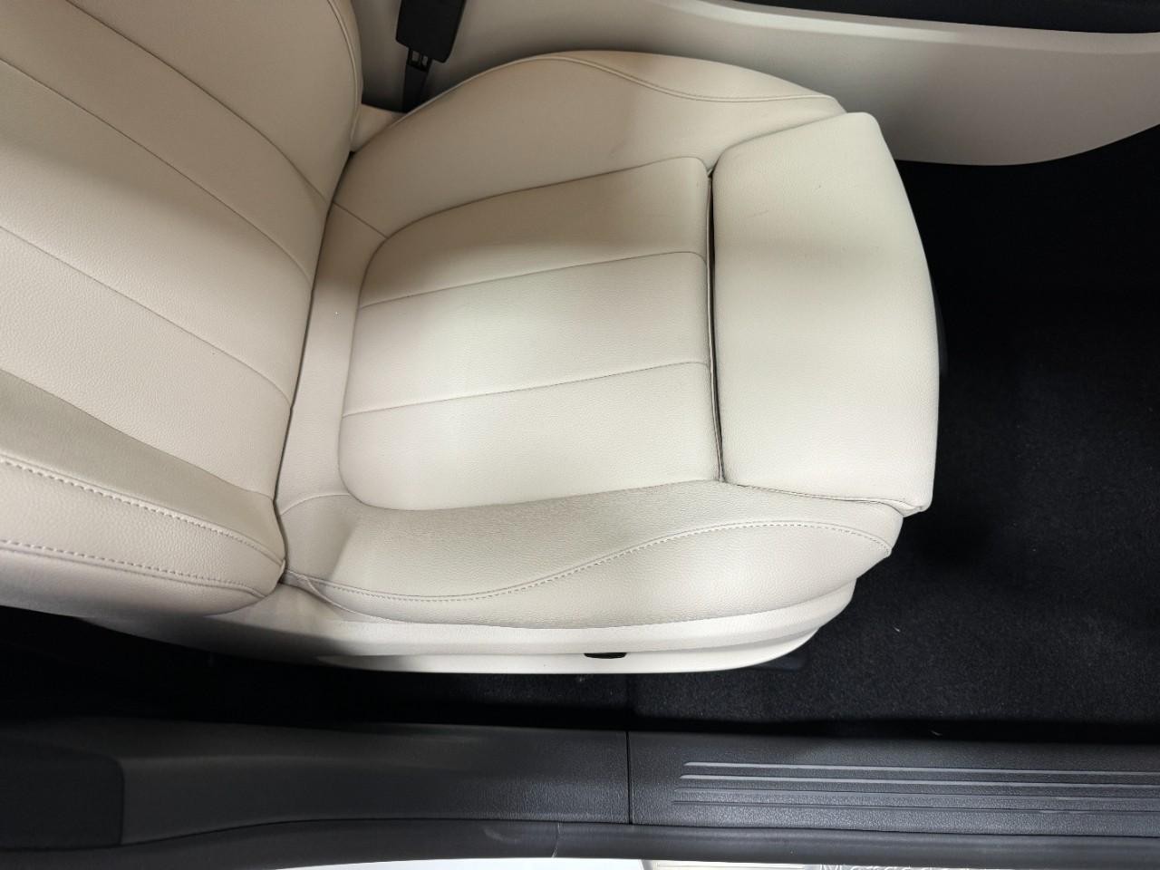 Mercedes-Benz CLA Vehicle Full-screen Gallery Image 19