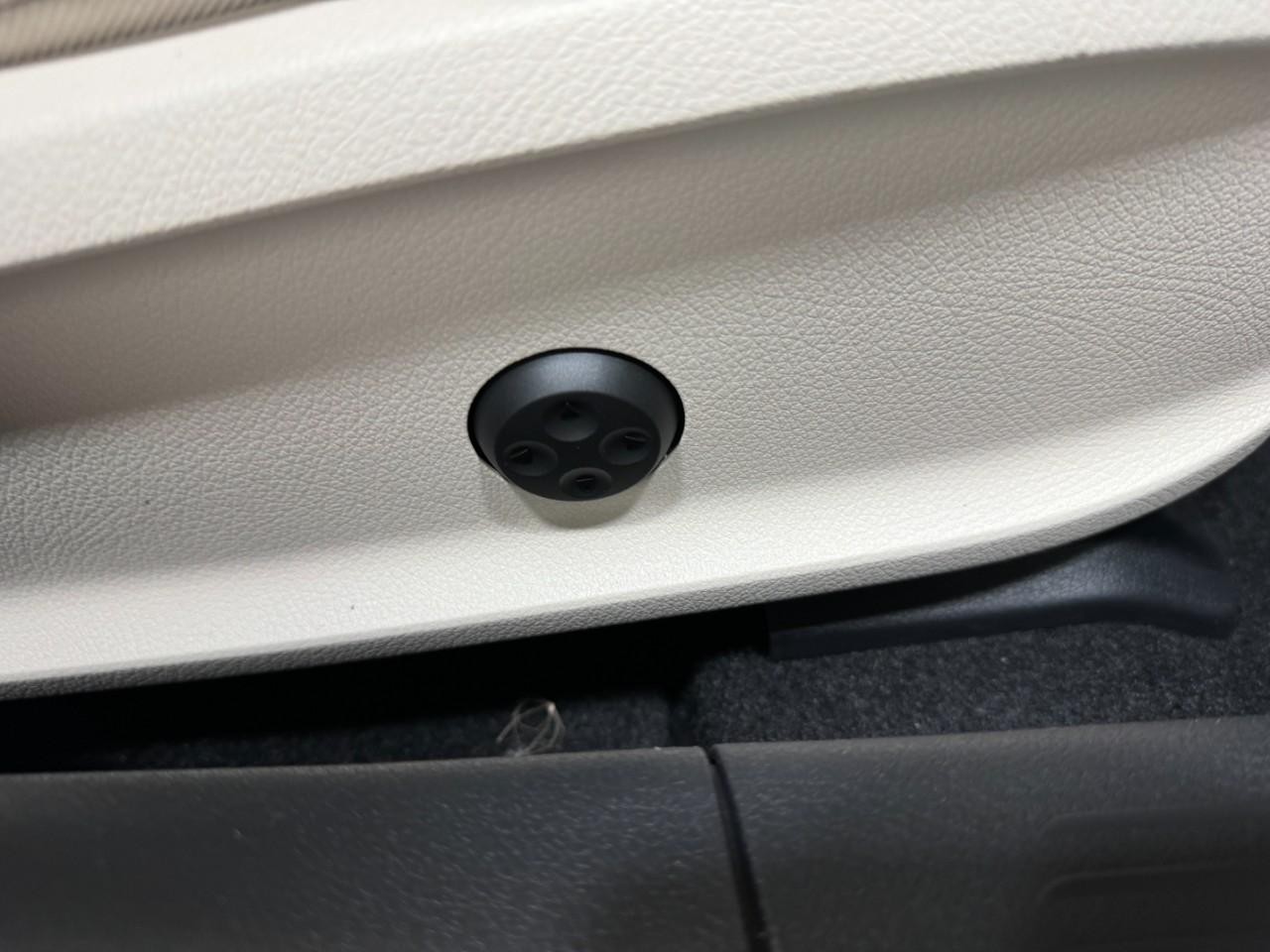 Mercedes-Benz CLA Vehicle Full-screen Gallery Image 20