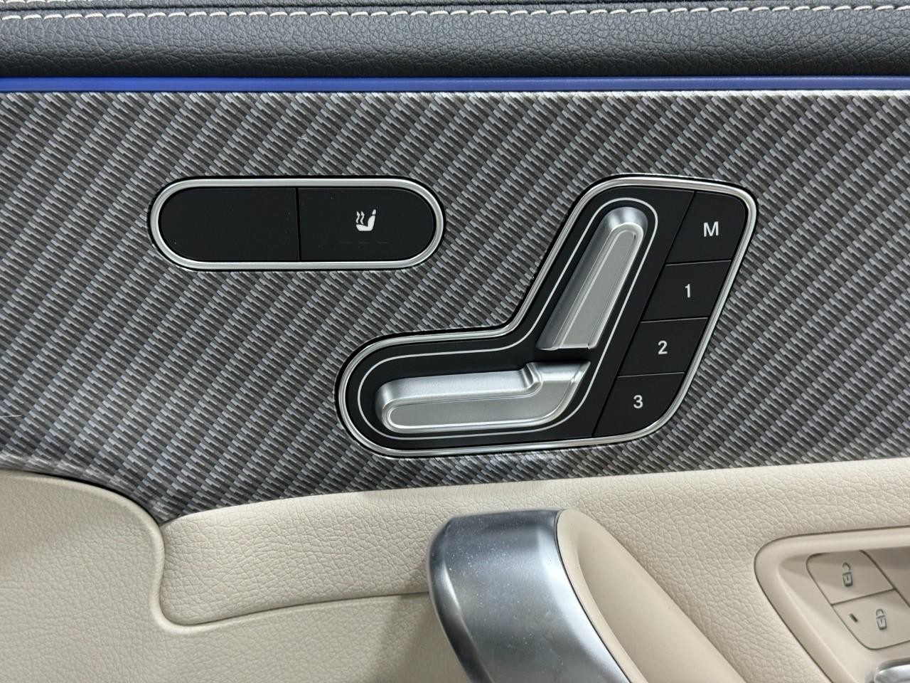 Mercedes-Benz CLA Vehicle Full-screen Gallery Image 21