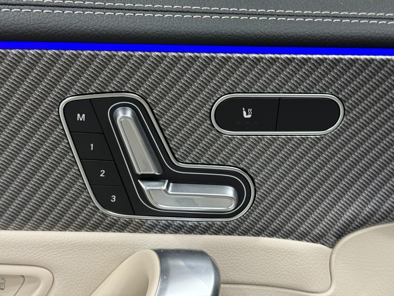 Mercedes-Benz CLA Vehicle Full-screen Gallery Image 24