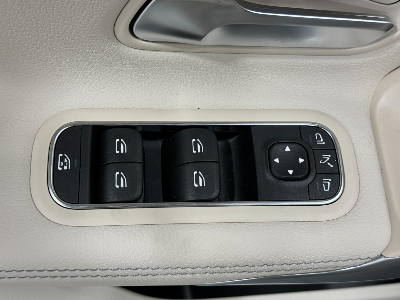 Mercedes-Benz CLA Vehicle Full-screen Gallery Image 26