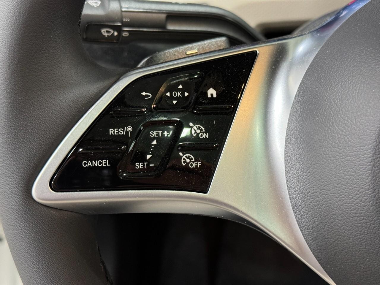 Mercedes-Benz CLA Vehicle Full-screen Gallery Image 32