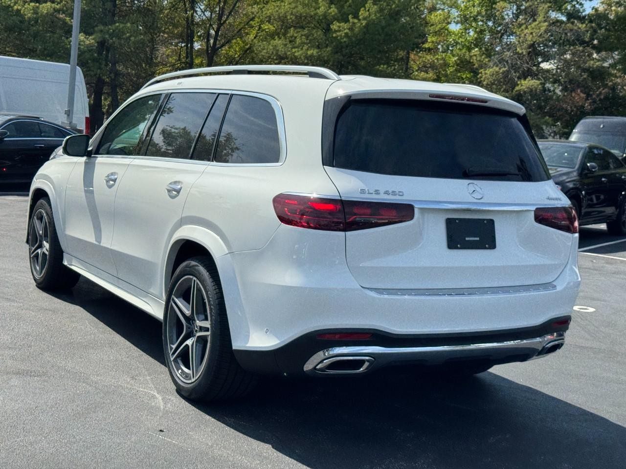 Mercedes-Benz GLS Vehicle Full-screen Gallery Image 3
