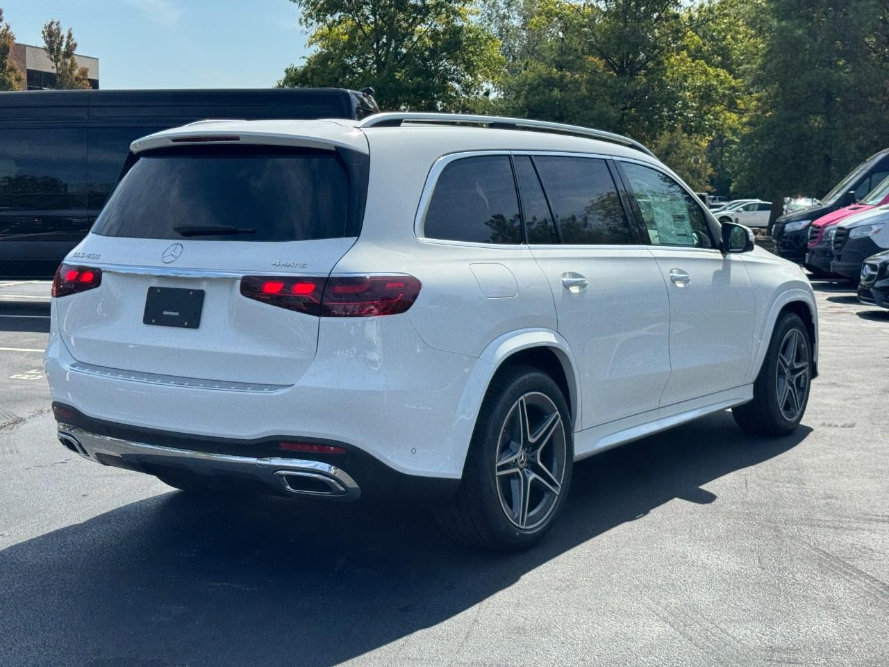 Mercedes-Benz GLS Vehicle Full-screen Gallery Image 5