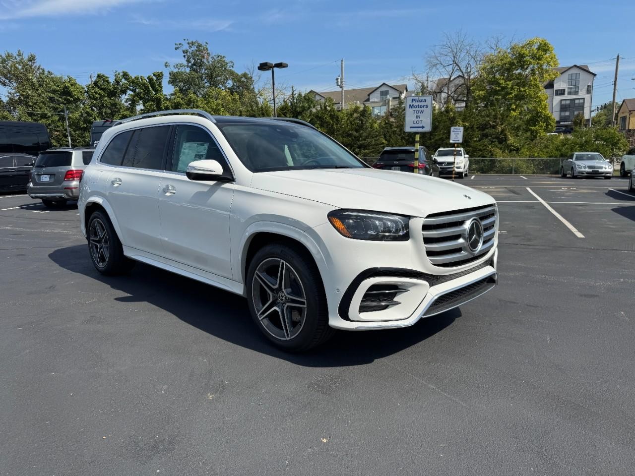 Mercedes-Benz GLS Vehicle Full-screen Gallery Image 7