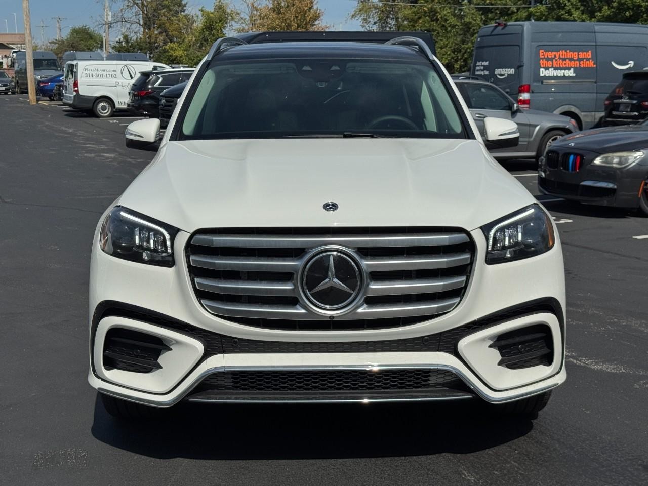 Mercedes-Benz GLS Vehicle Full-screen Gallery Image 8