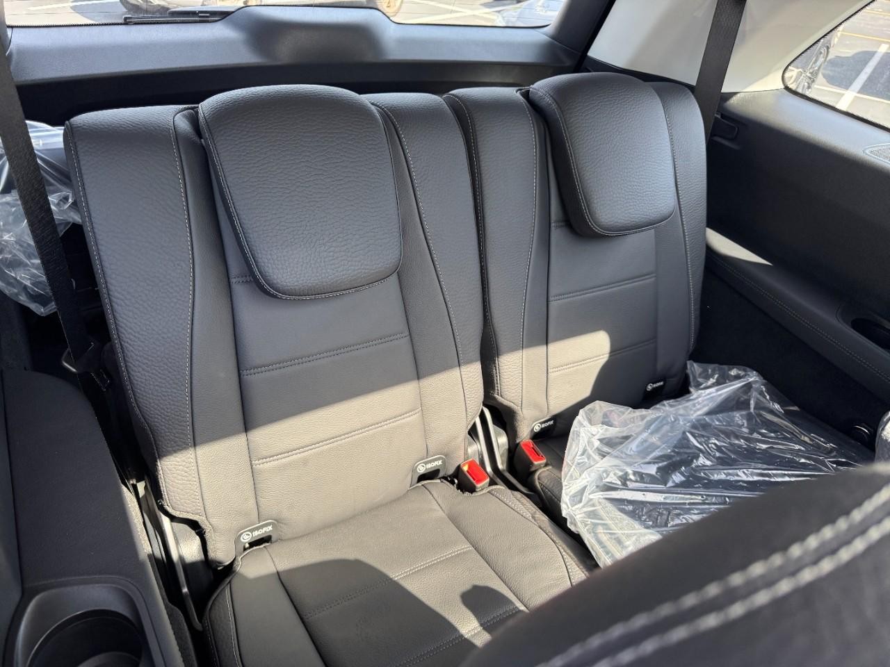 Mercedes-Benz GLS Vehicle Full-screen Gallery Image 13