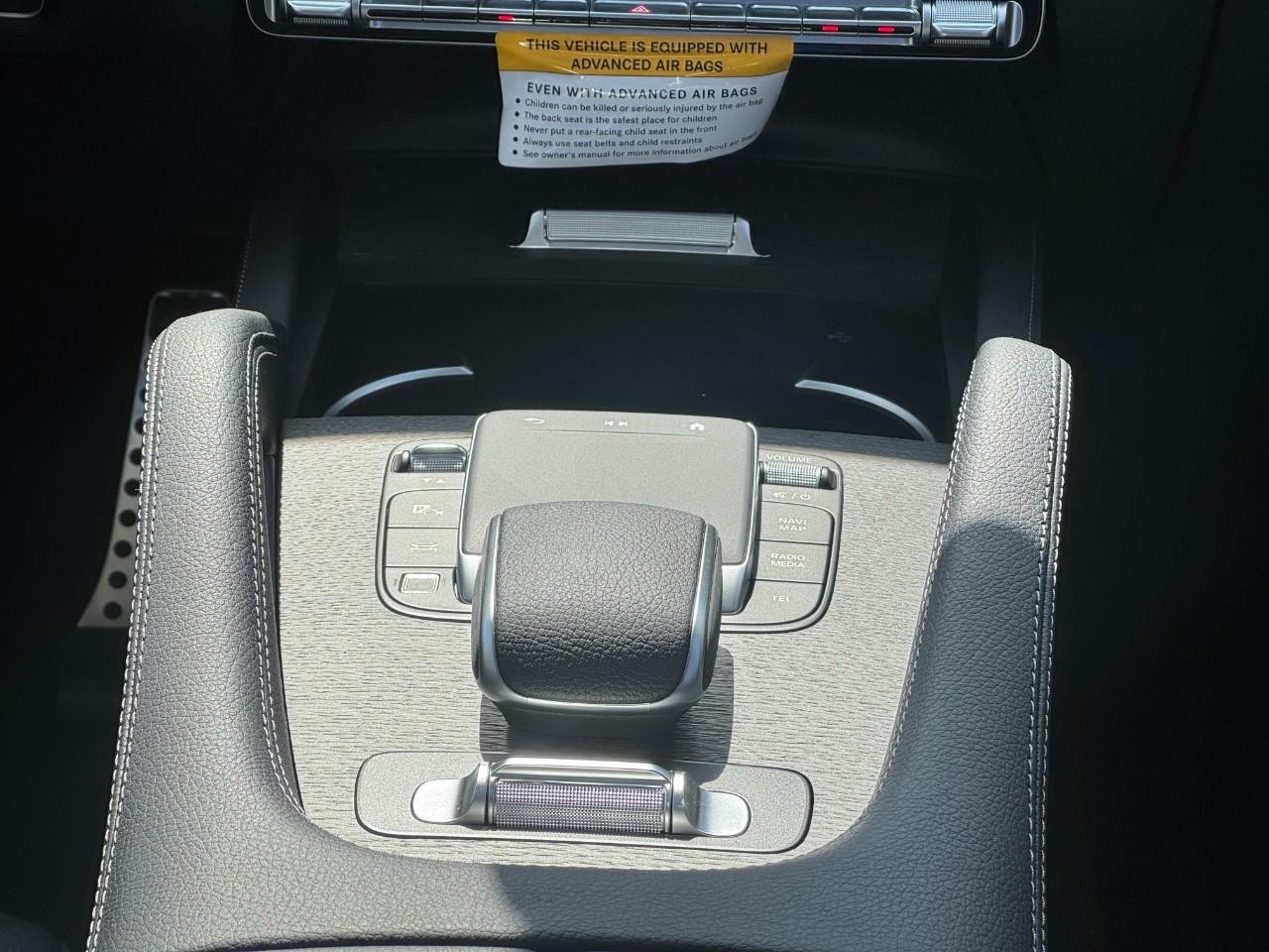 Mercedes-Benz GLS Vehicle Full-screen Gallery Image 17