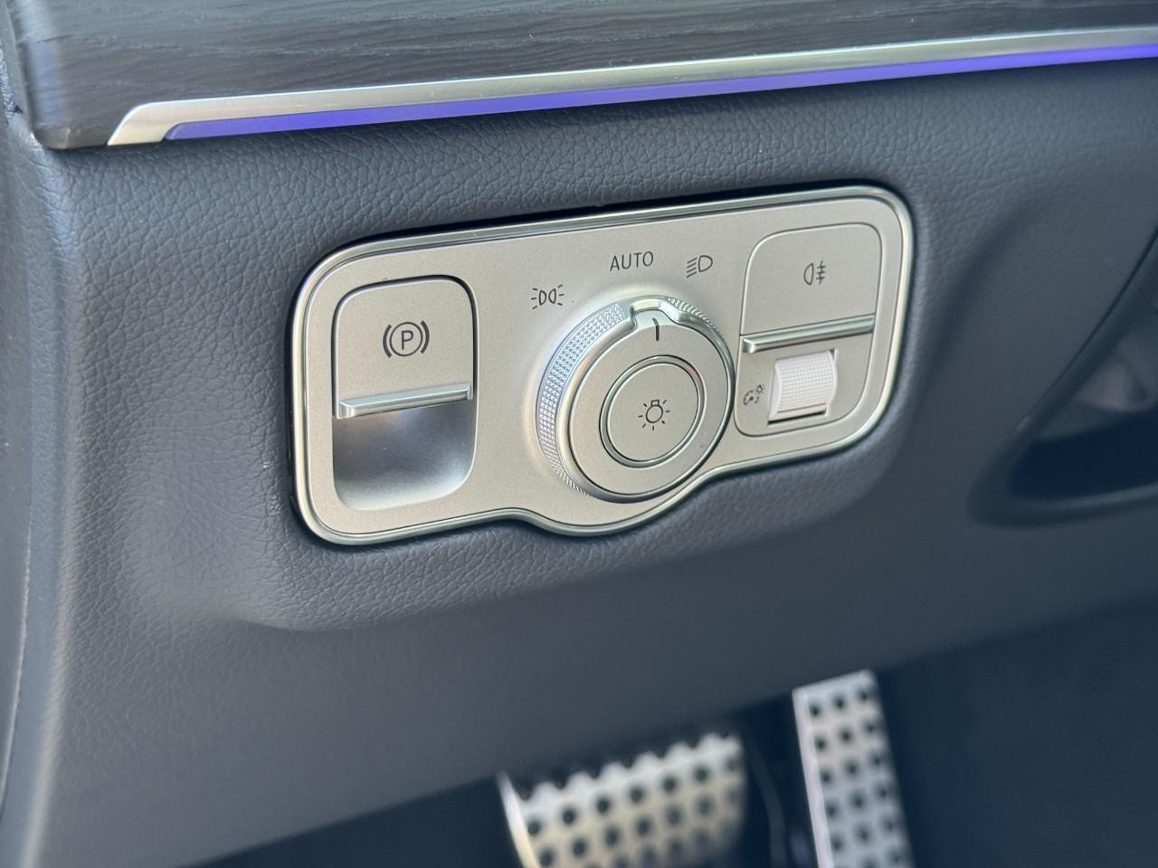 Mercedes-Benz GLS Vehicle Full-screen Gallery Image 20