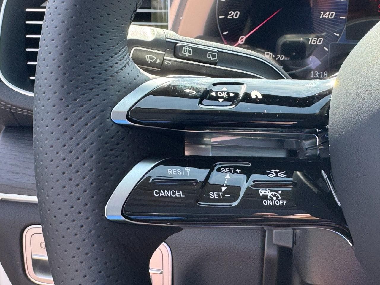 Mercedes-Benz GLS Vehicle Full-screen Gallery Image 21