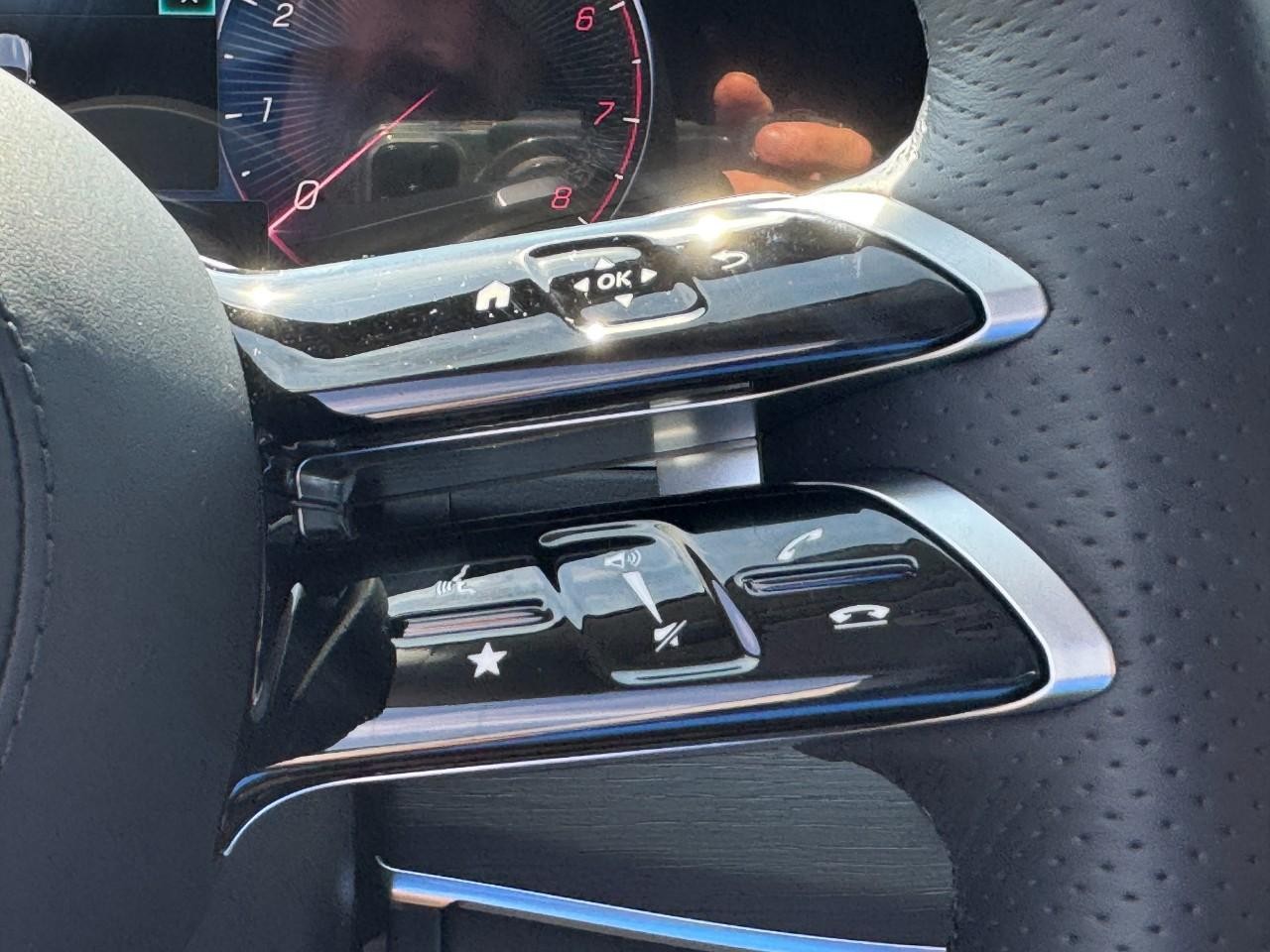 Mercedes-Benz GLS Vehicle Full-screen Gallery Image 22