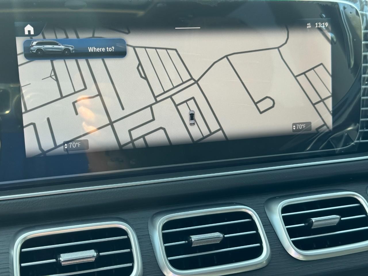 Mercedes-Benz GLS Vehicle Full-screen Gallery Image 24