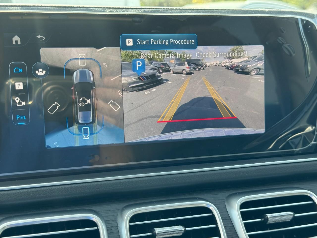 Mercedes-Benz GLS Vehicle Full-screen Gallery Image 25