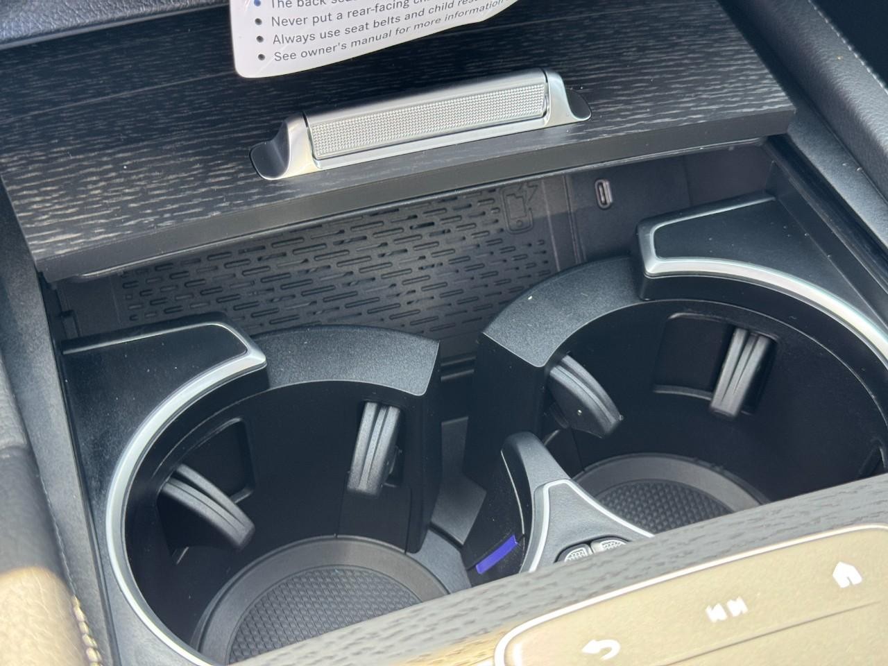 Mercedes-Benz GLS Vehicle Full-screen Gallery Image 26