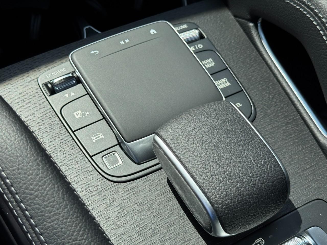 Mercedes-Benz GLS Vehicle Full-screen Gallery Image 27