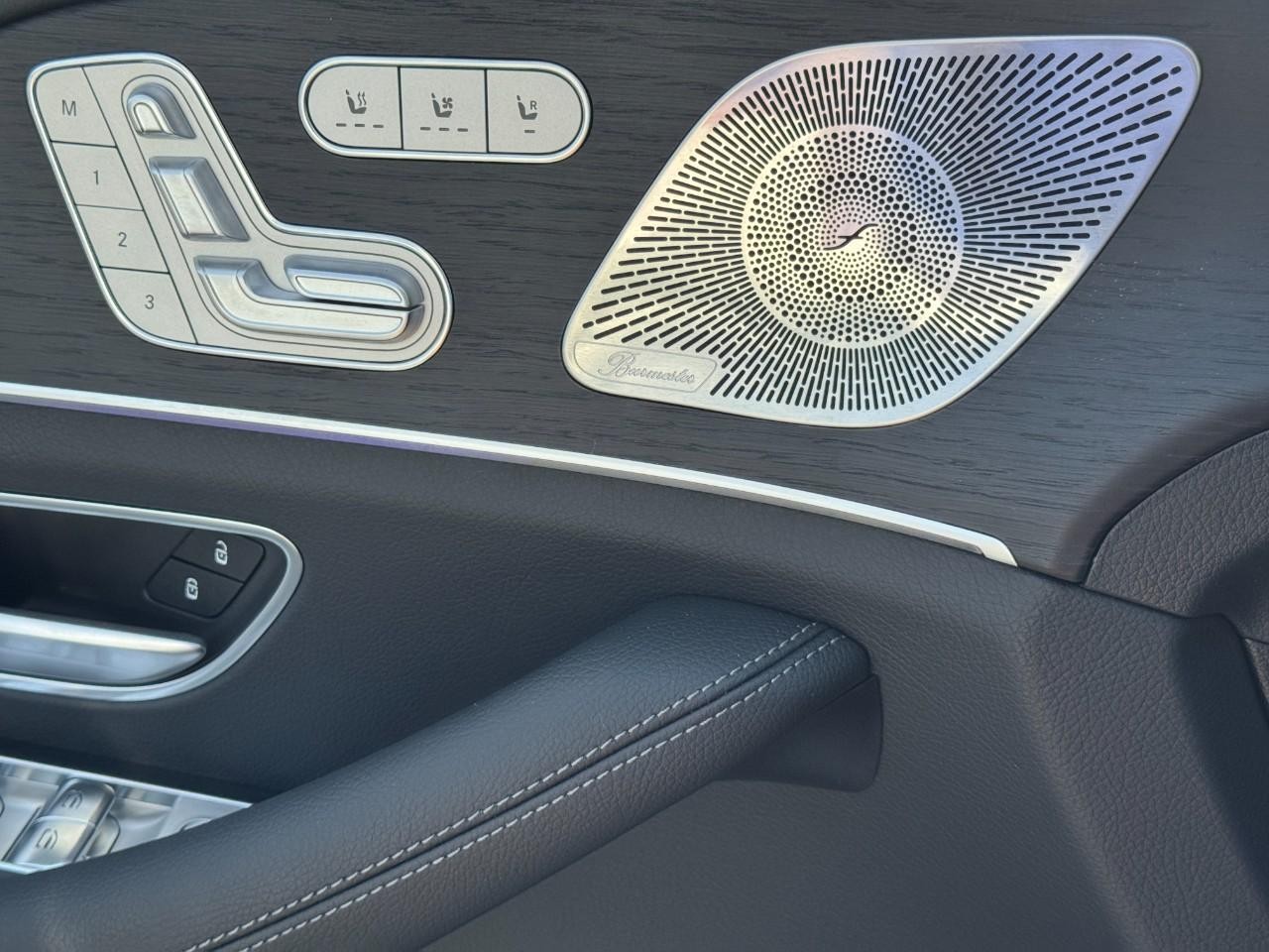 Mercedes-Benz GLS Vehicle Full-screen Gallery Image 28