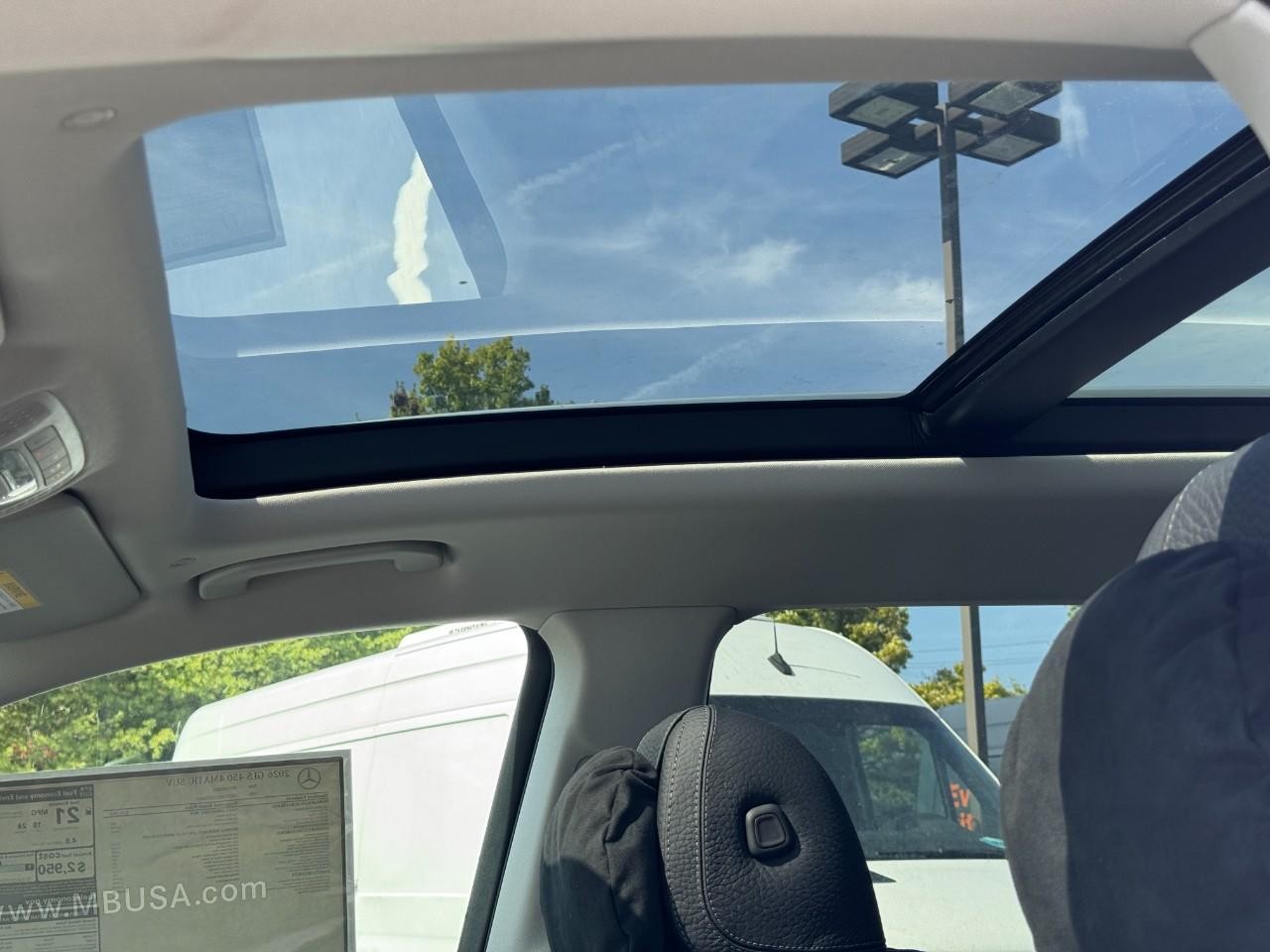 Mercedes-Benz GLS Vehicle Full-screen Gallery Image 30