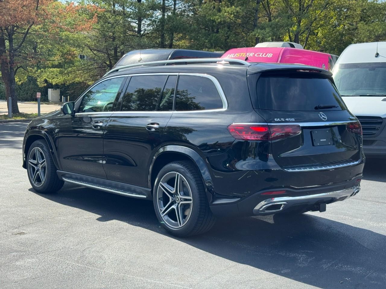 Mercedes-Benz GLS Vehicle Full-screen Gallery Image 3