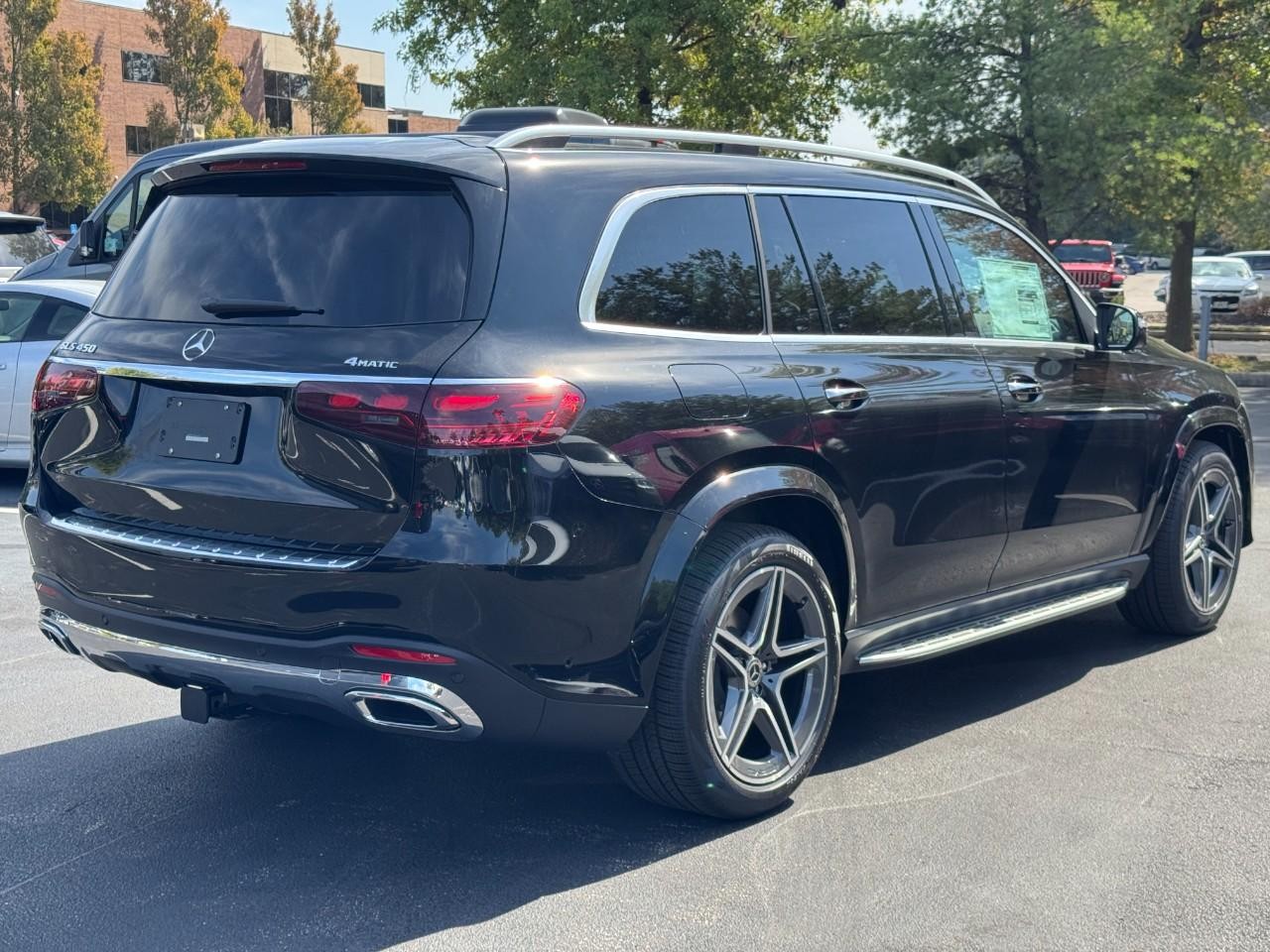 Mercedes-Benz GLS Vehicle Full-screen Gallery Image 5