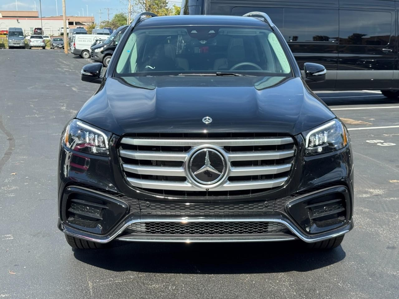 Mercedes-Benz GLS Vehicle Full-screen Gallery Image 8