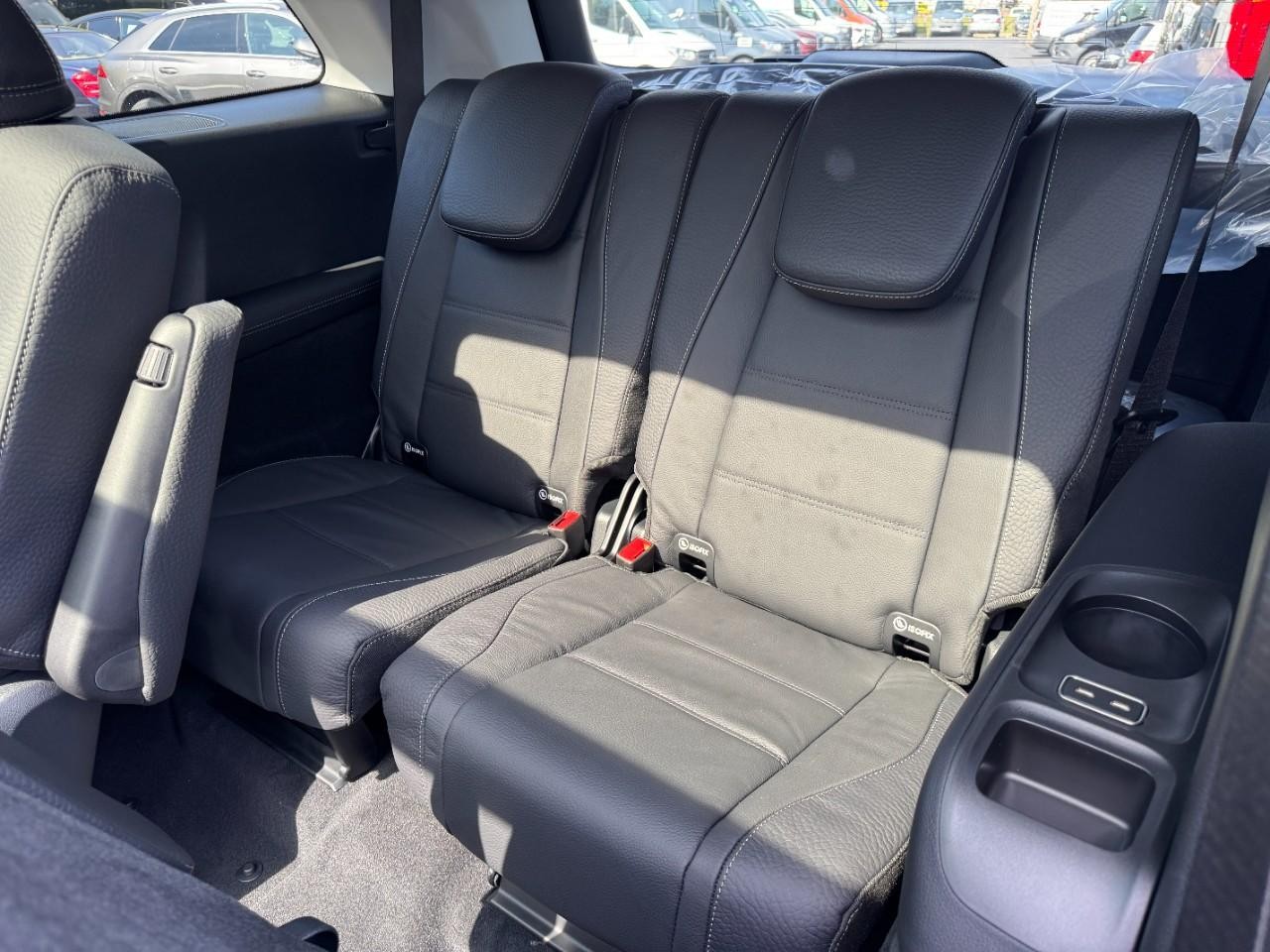 Mercedes-Benz GLS Vehicle Full-screen Gallery Image 11