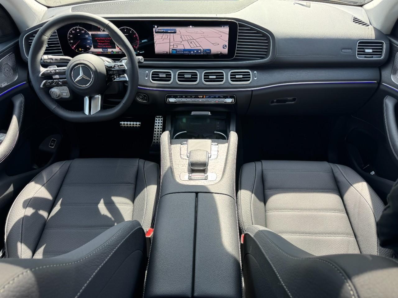 Mercedes-Benz GLS Vehicle Full-screen Gallery Image 14