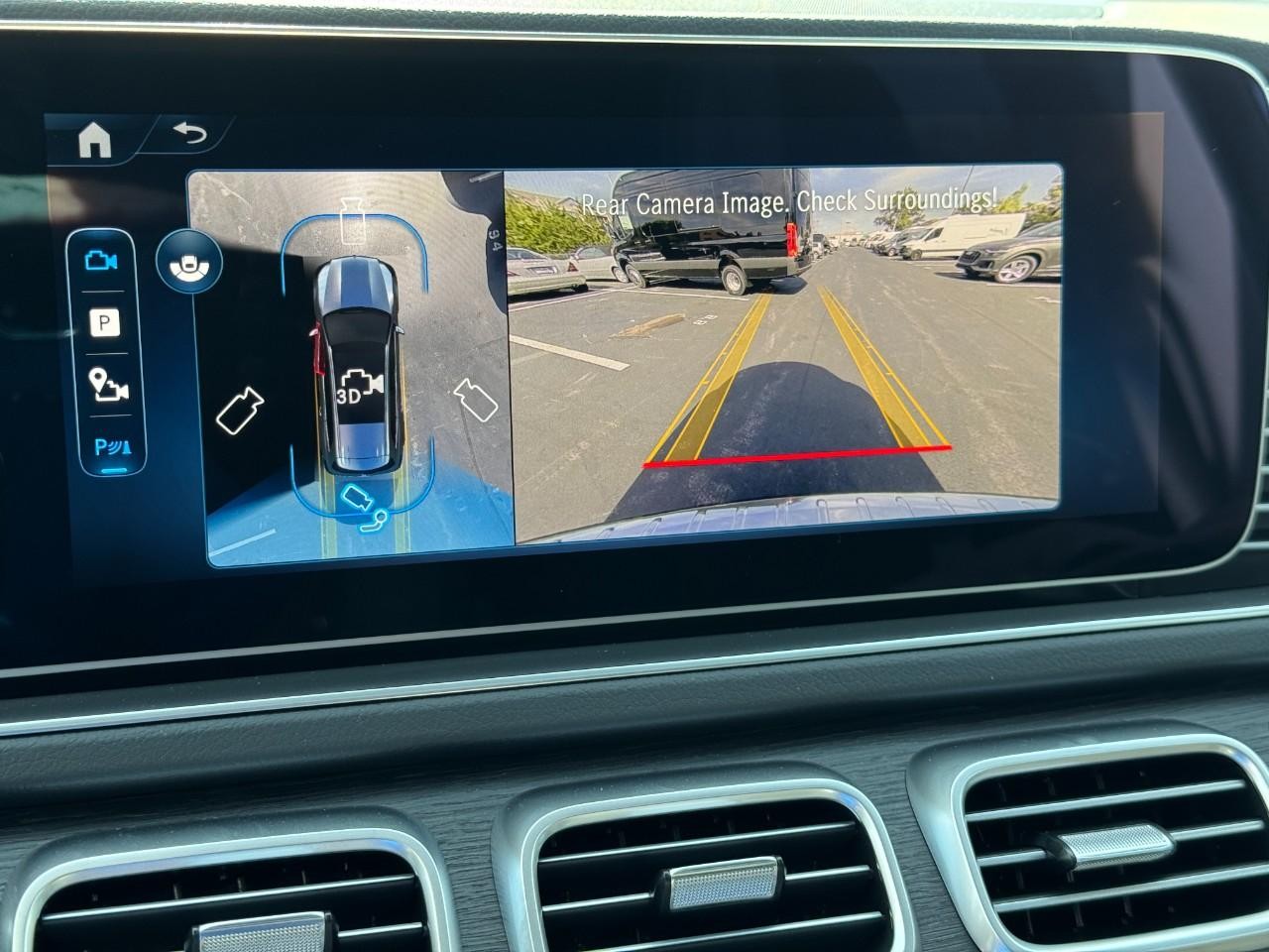 Mercedes-Benz GLS Vehicle Full-screen Gallery Image 25