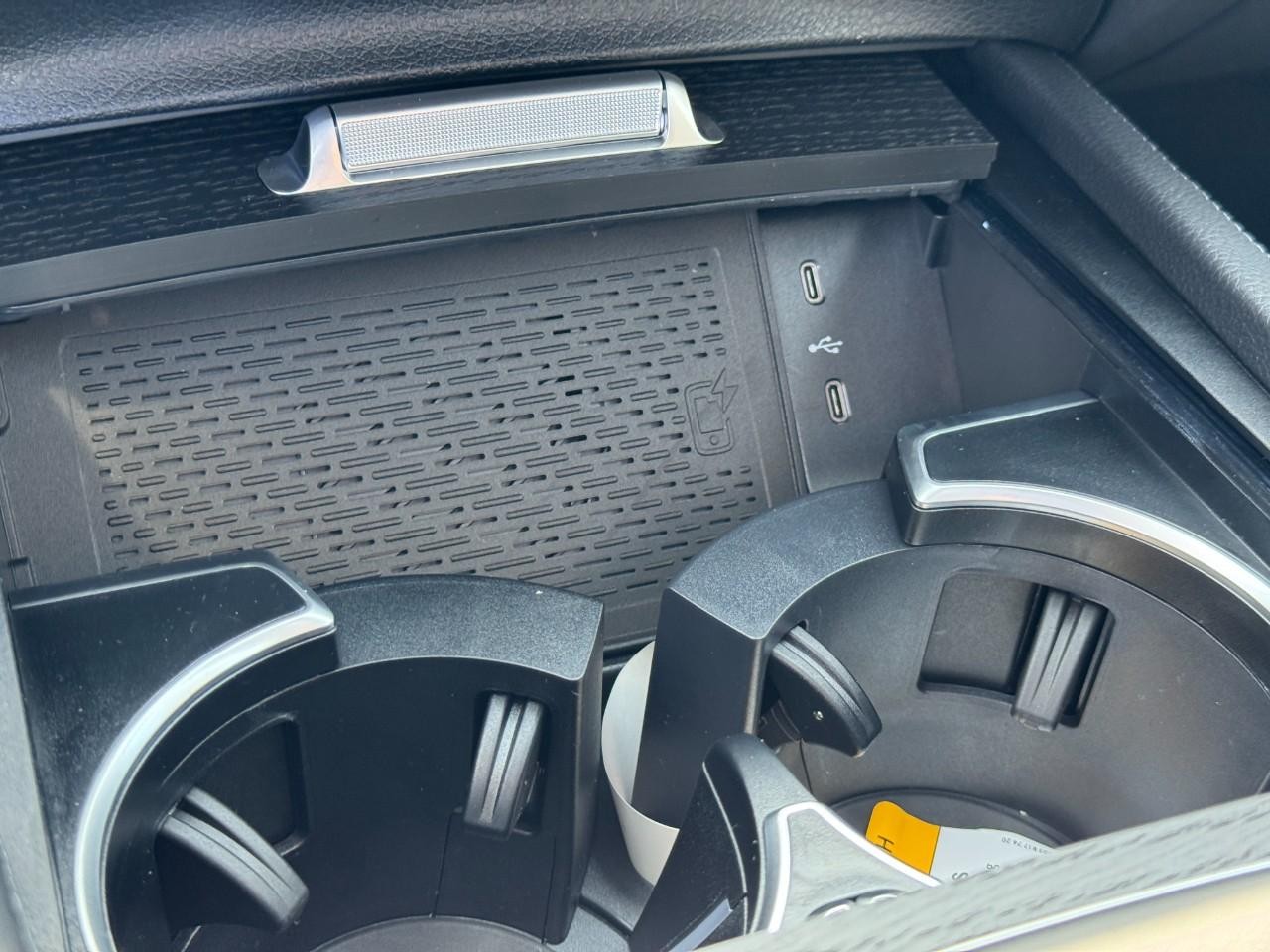 Mercedes-Benz GLS Vehicle Full-screen Gallery Image 26