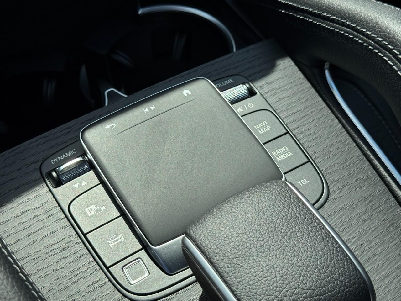 Mercedes-Benz GLS Vehicle Full-screen Gallery Image 27