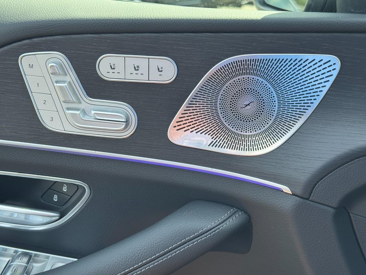 Mercedes-Benz GLS Vehicle Full-screen Gallery Image 28