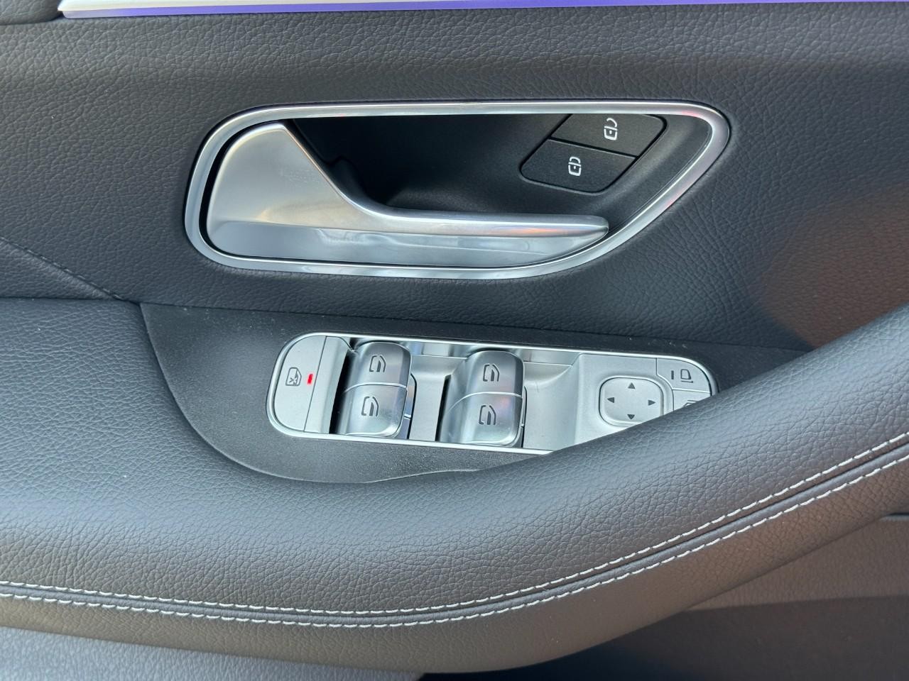 Mercedes-Benz GLS Vehicle Full-screen Gallery Image 29