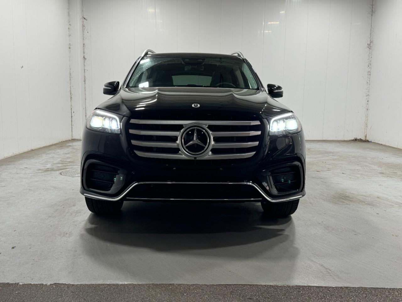Mercedes-Benz GLS Vehicle Full-screen Gallery Image 7