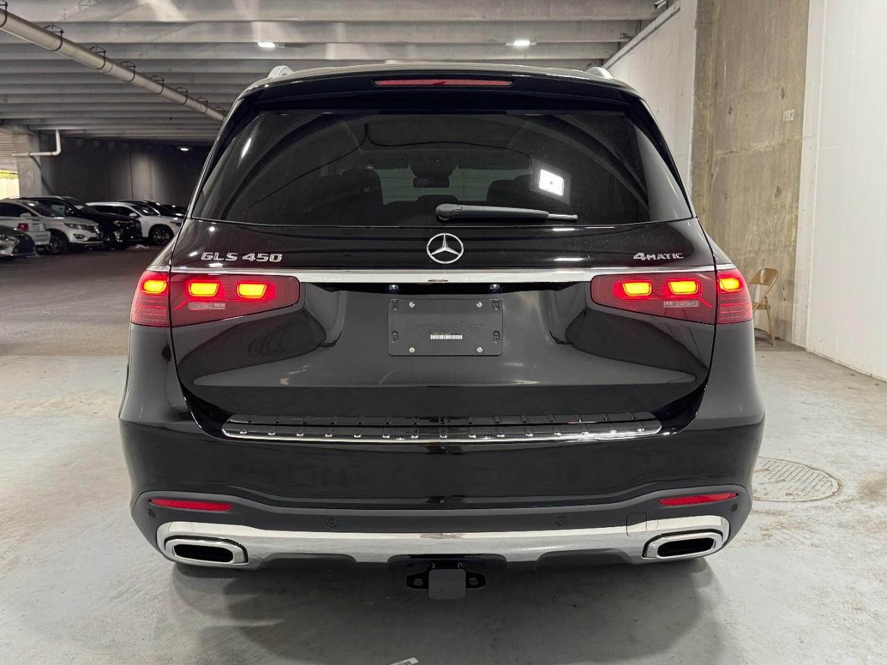 Mercedes-Benz GLS Vehicle Full-screen Gallery Image 10