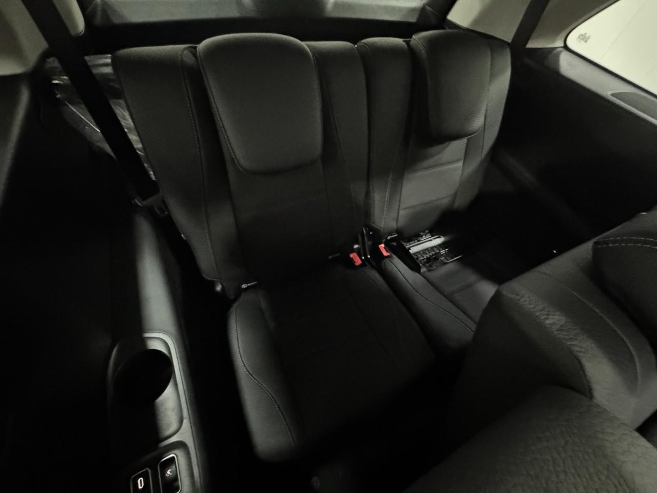 Mercedes-Benz GLS Vehicle Full-screen Gallery Image 11