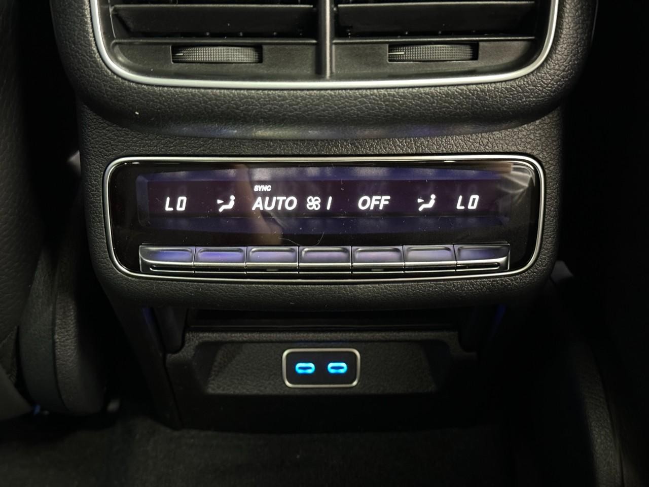 Mercedes-Benz GLS Vehicle Full-screen Gallery Image 13