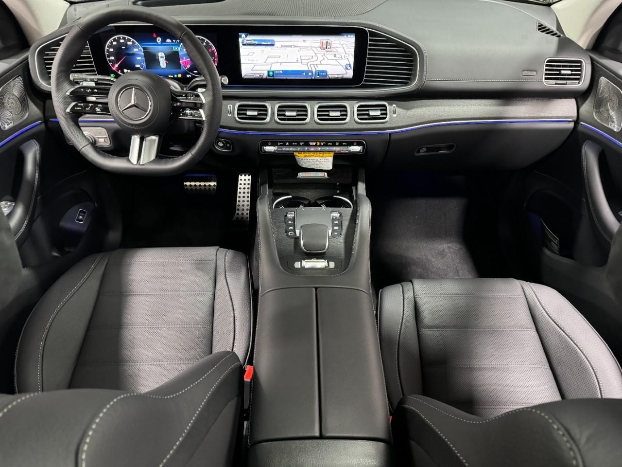 Mercedes-Benz GLS Vehicle Full-screen Gallery Image 15