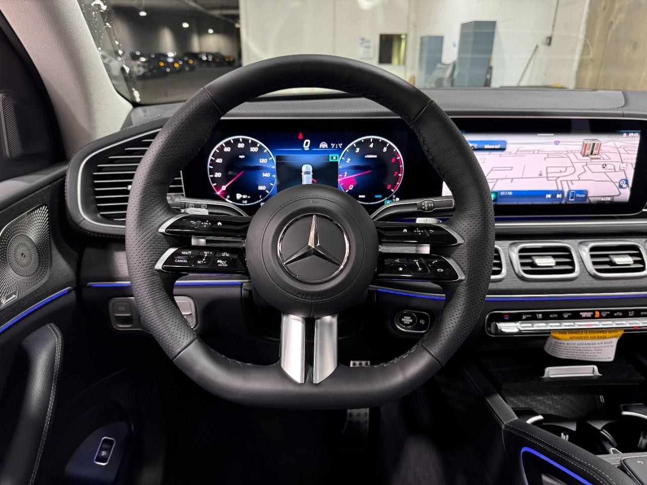 Mercedes-Benz GLS Vehicle Full-screen Gallery Image 16