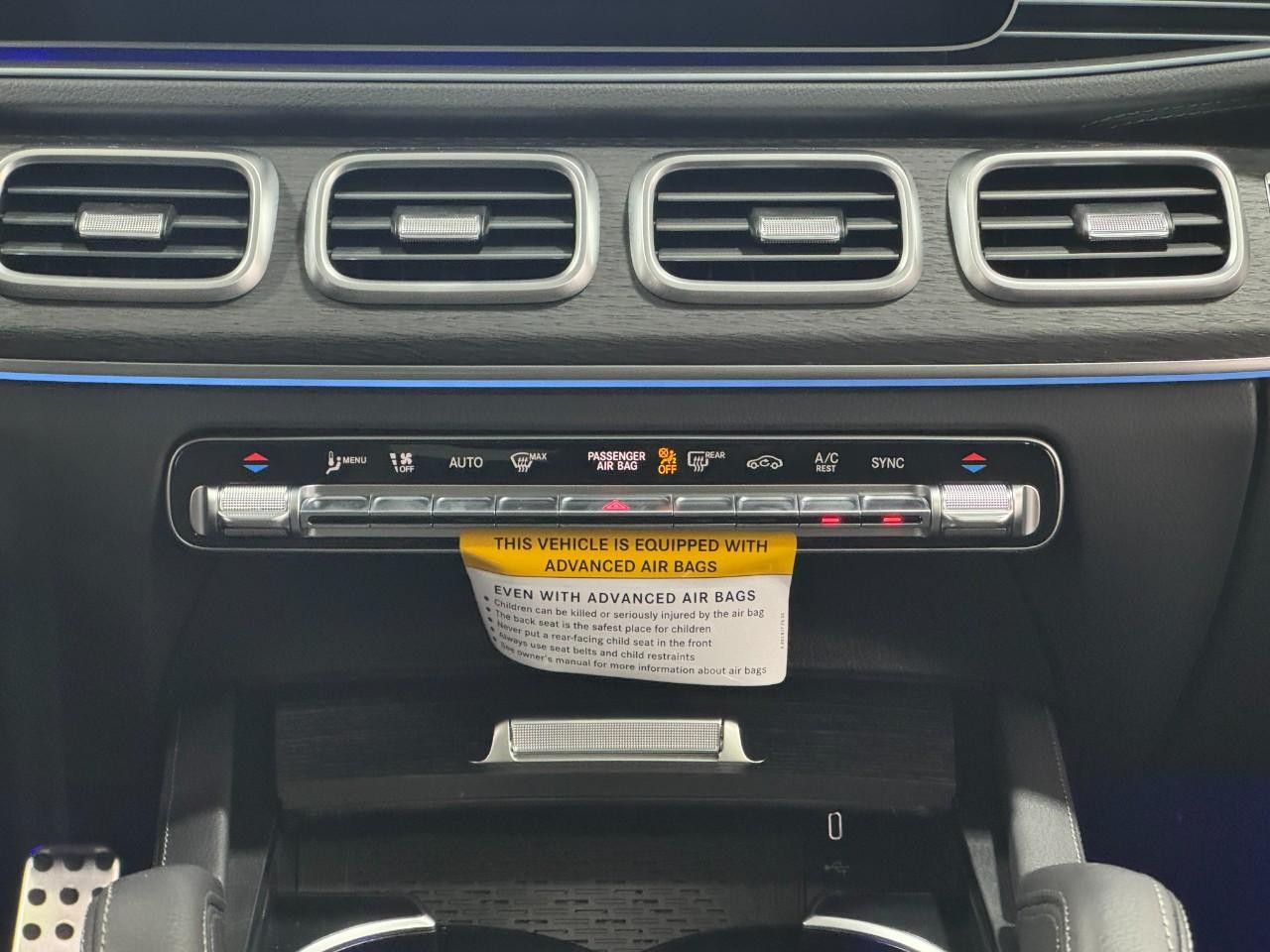 Mercedes-Benz GLS Vehicle Full-screen Gallery Image 18