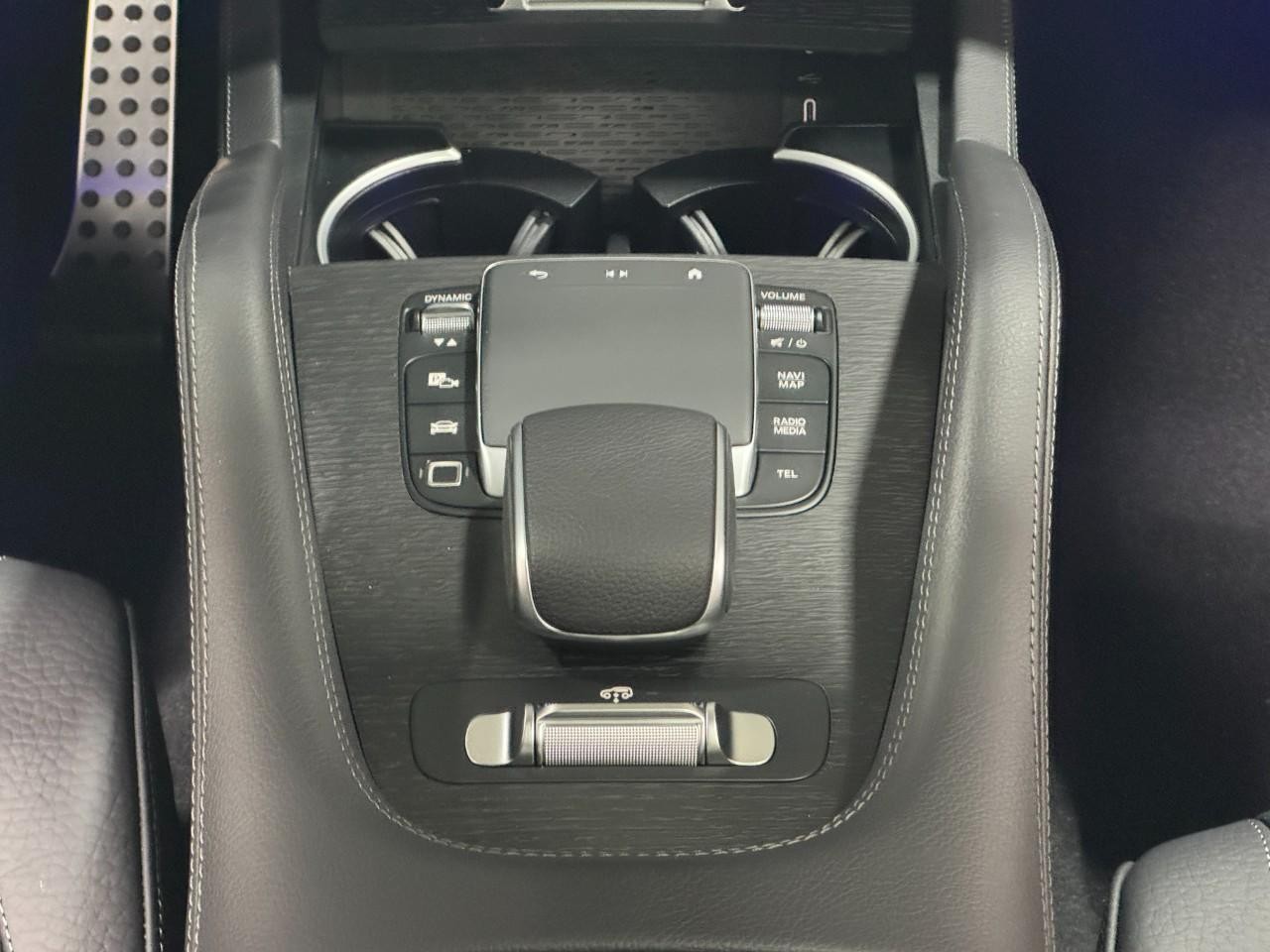 Mercedes-Benz GLS Vehicle Full-screen Gallery Image 19