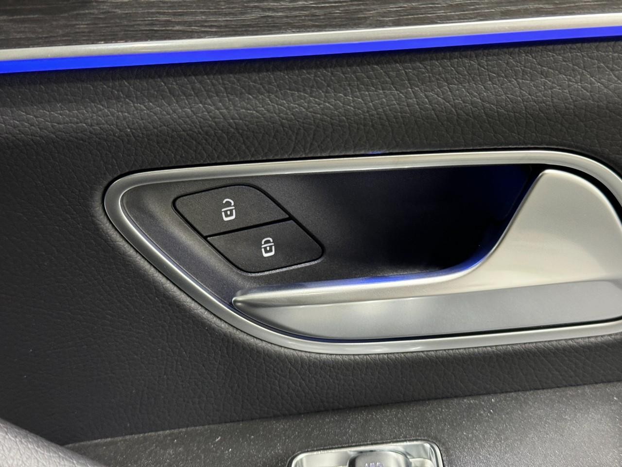 Mercedes-Benz GLS Vehicle Full-screen Gallery Image 24