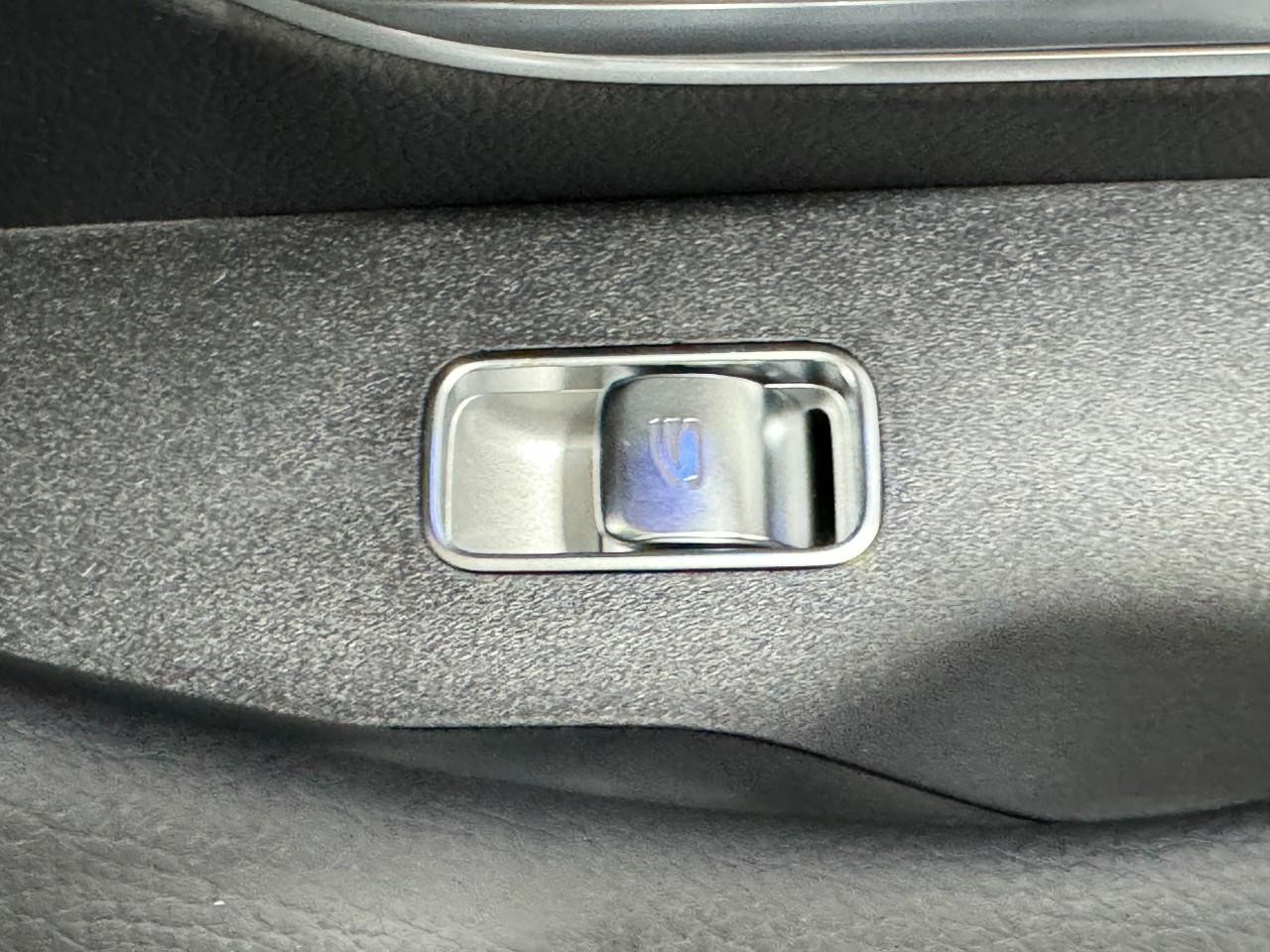 Mercedes-Benz GLS Vehicle Full-screen Gallery Image 25