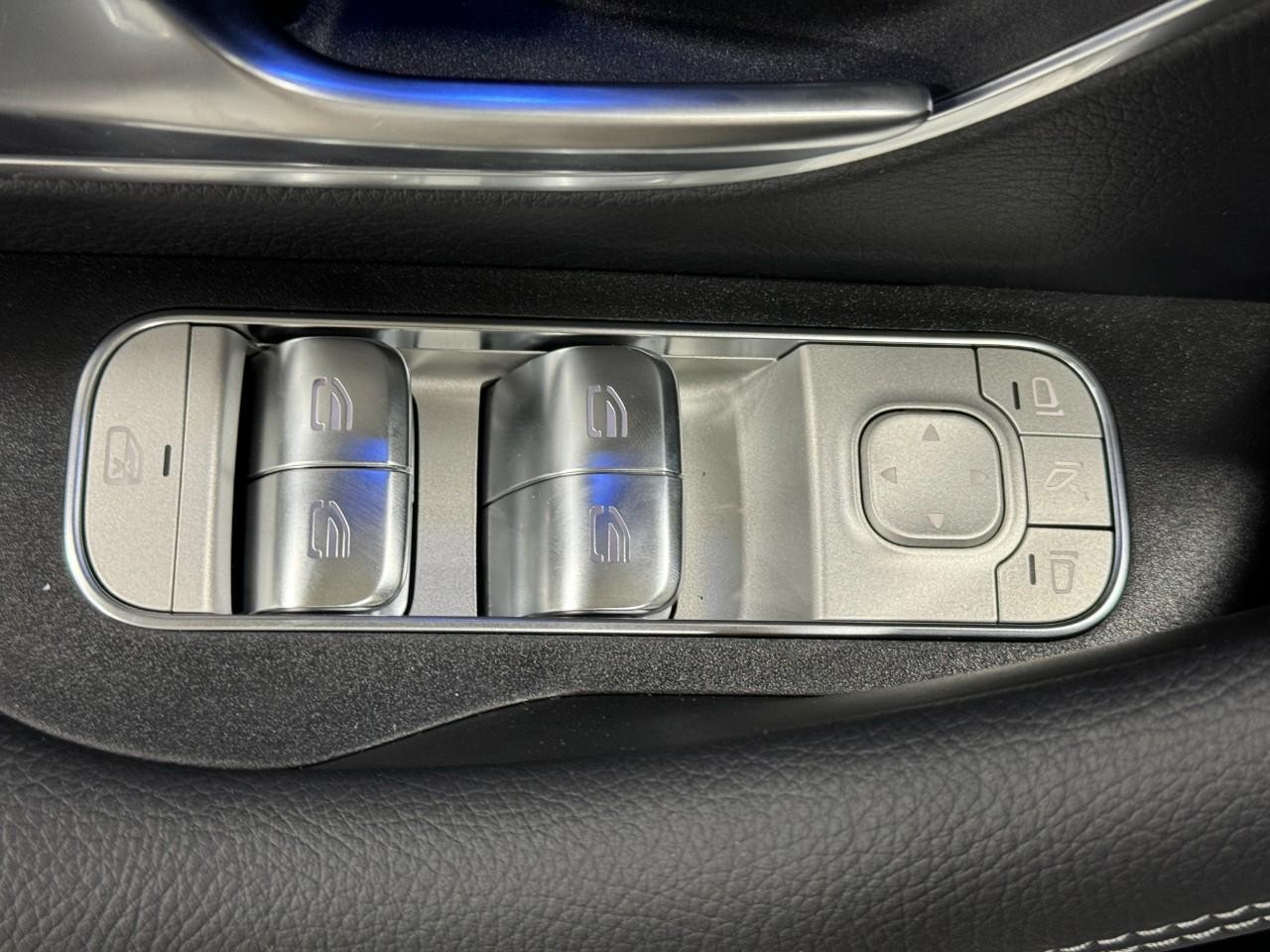 Mercedes-Benz GLS Vehicle Full-screen Gallery Image 29