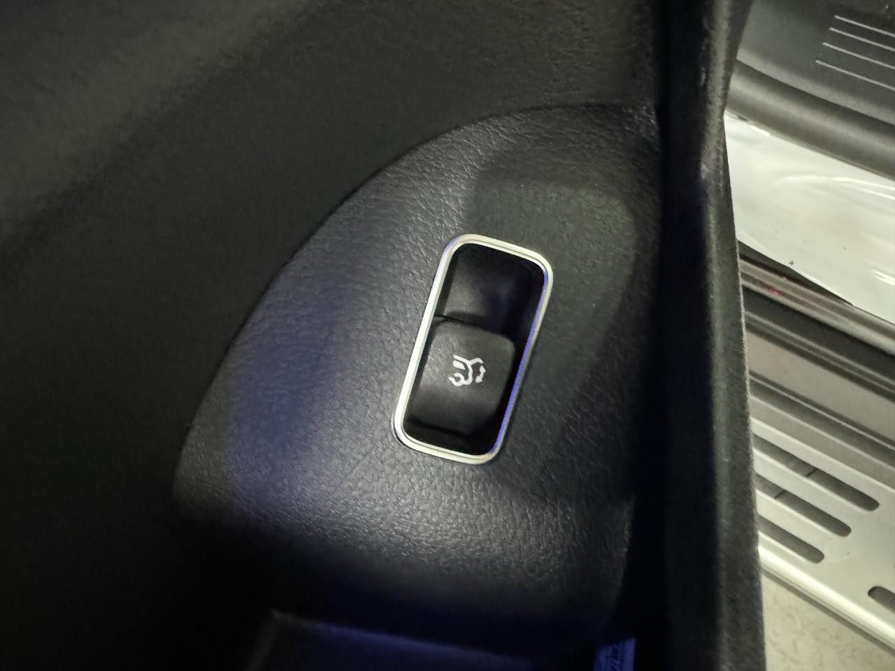 Mercedes-Benz GLS Vehicle Full-screen Gallery Image 30