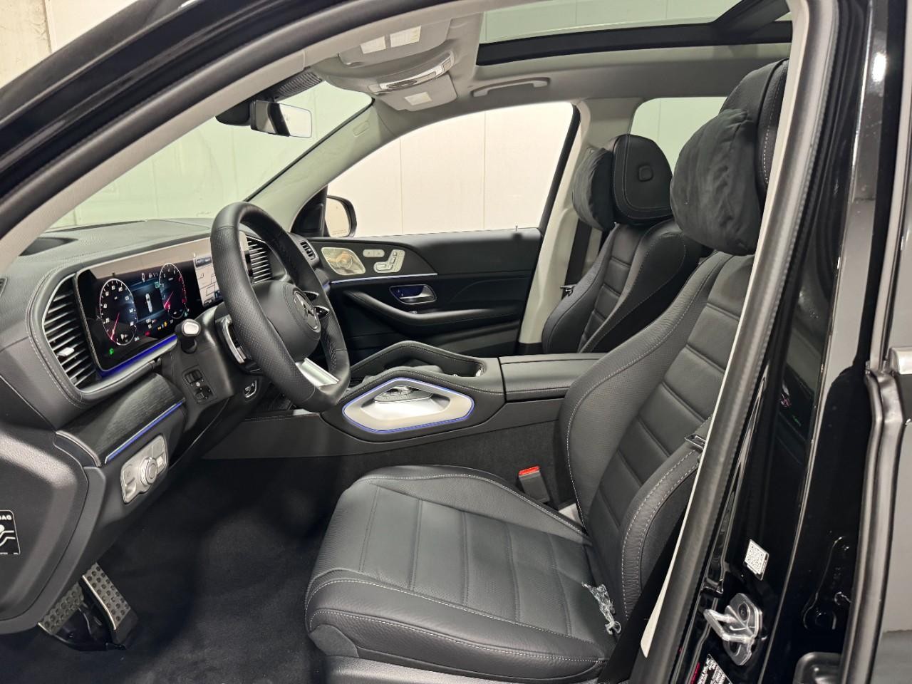 Mercedes-Benz GLS Vehicle Full-screen Gallery Image 31